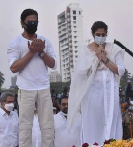 Shahrukh Khan törene Hindu menejeri Pooja Dadlani ile katıldı.