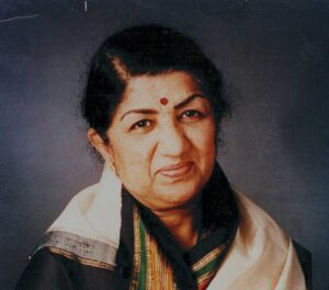 Hindistan'ın Efsanevi Şarkıcısı Lata Mangeshkar Kimdir?