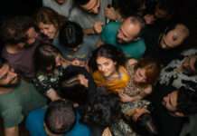 Eda Baba Yeni Single’ı ”Kim Bilir” ile Karşımızda! Her Şey Seninle Güzel, Ellerimde Çiçekler, Beni Vur gibi bestelediği ve yorumladığı şarkılarla tanınan Eda Baba Kim Bilir ile karşımızda!