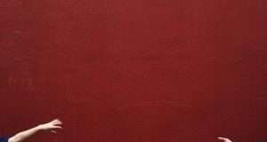 Özlemek Üzerine Yazı: Ben Ö(z)lüyorum – Kendini Aramanın Sessiz Hikayesi