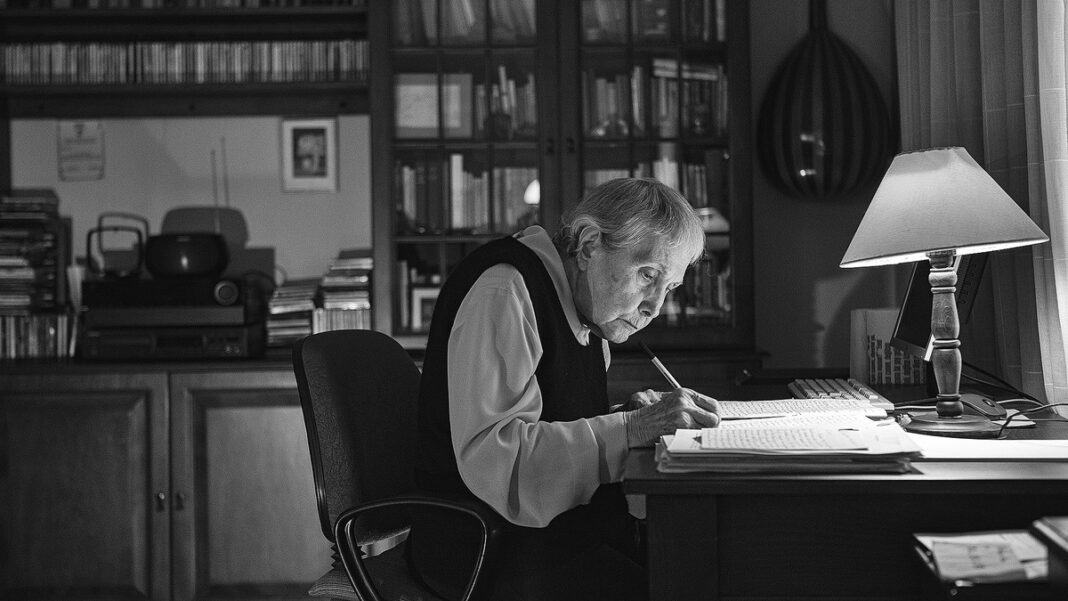 Aile İçi Çözülmenin Sahnesi: Çatıdaki Çatlak Oyunu